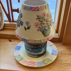 Yankee Candle with Colorful Floral Patchwork Shade